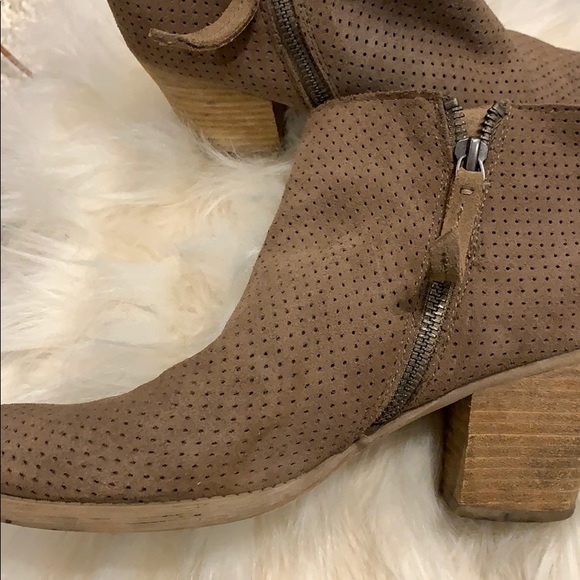Dolce vita perforated suede bootie 7 - Picture 4 of 5